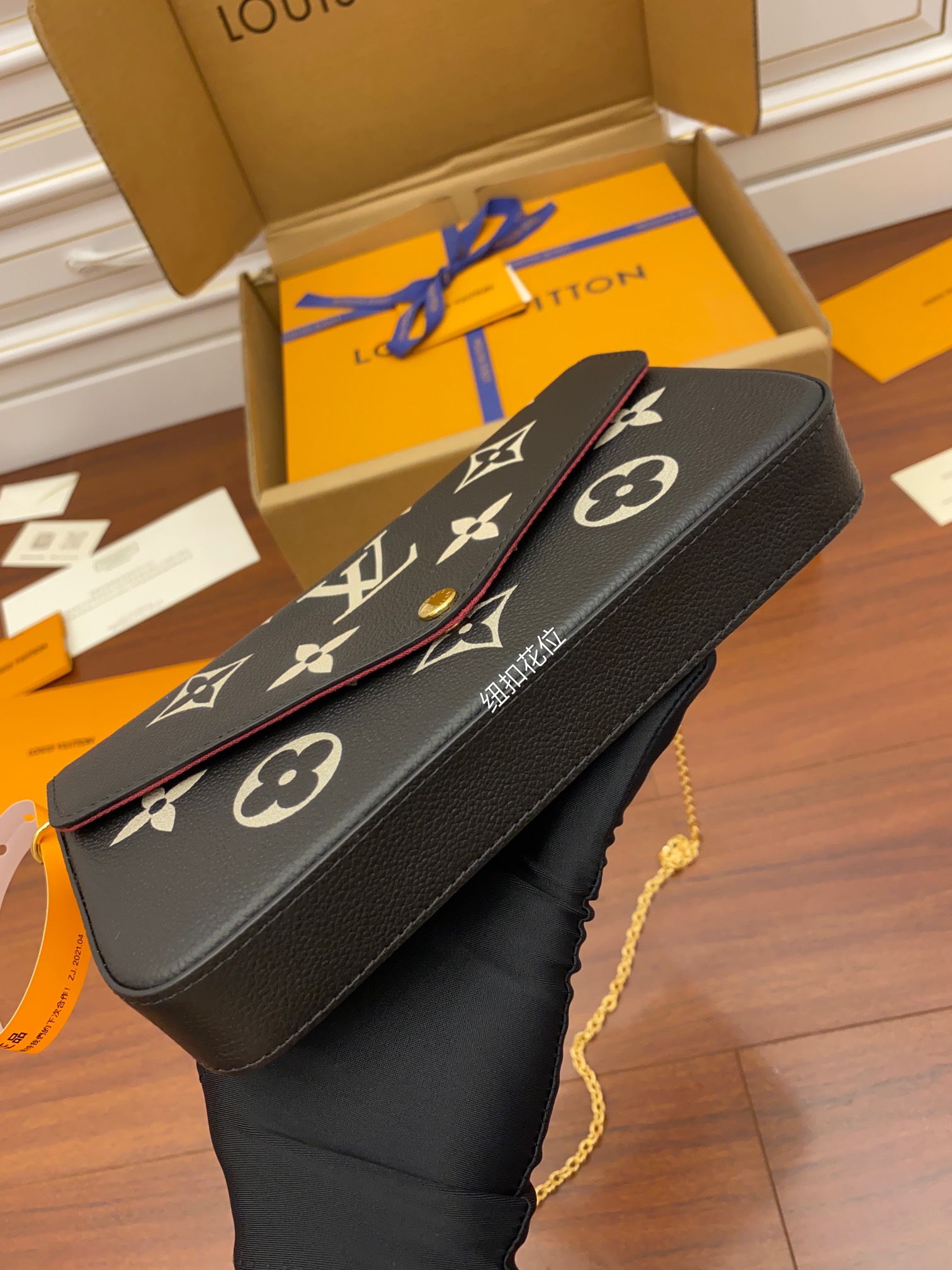 Louis Vuitton M80482