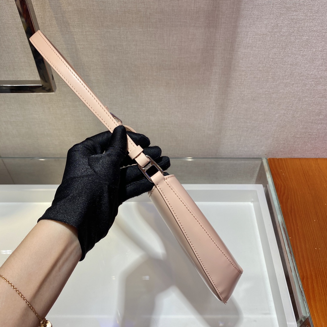 𝐏𝐑𝐀𝐃𝐀 New Underarm Bag 1BC499