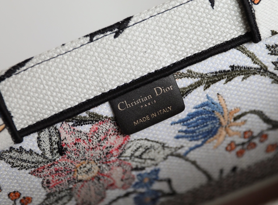 DIOR TOTE Moonflower