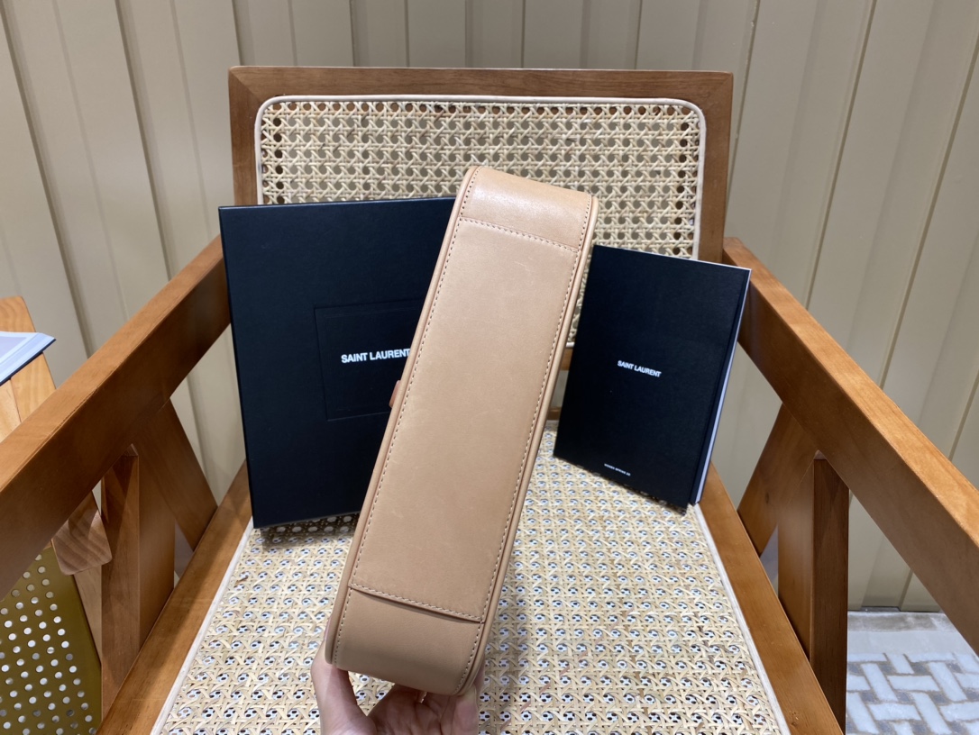 SAINT LAURENT Model: 657228 plain original leather.JD