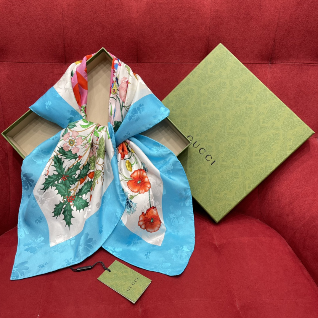 GUCCI Floral print scarf 100% silk