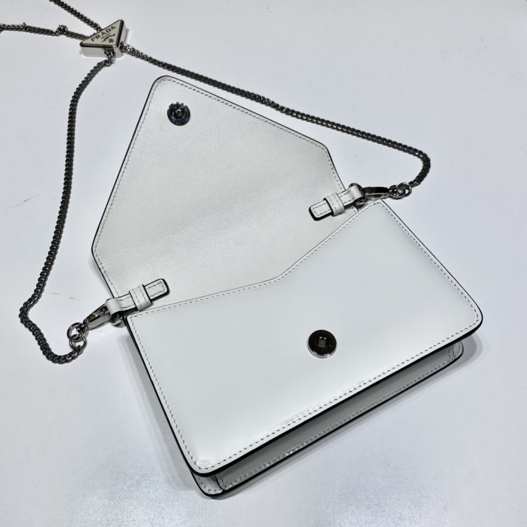 𝐏𝐑𝐀𝐃𝐀 Large triangular flap 1BH189