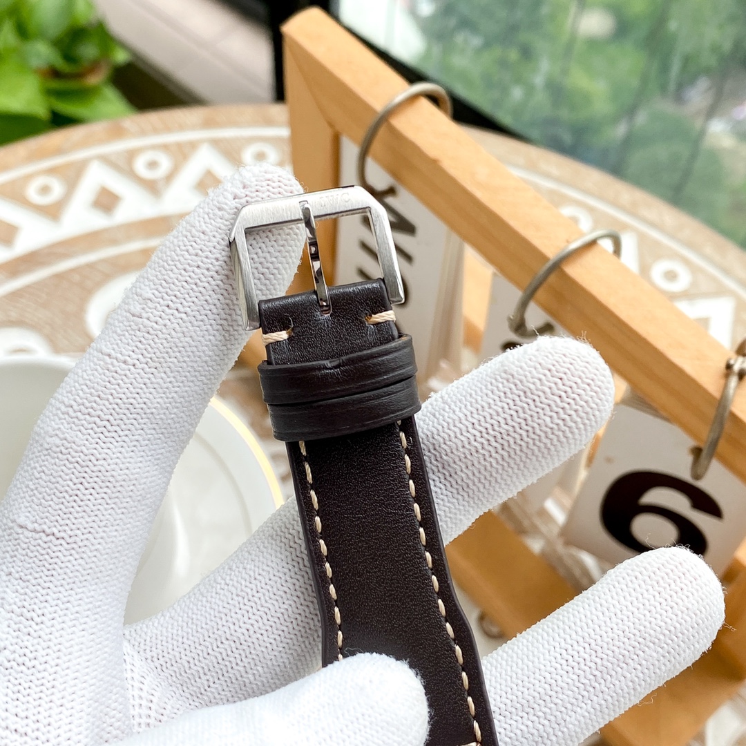 IWC- Pilot's Watches, Fine Men's Watches, Multifunctional Design Mineral Superlens