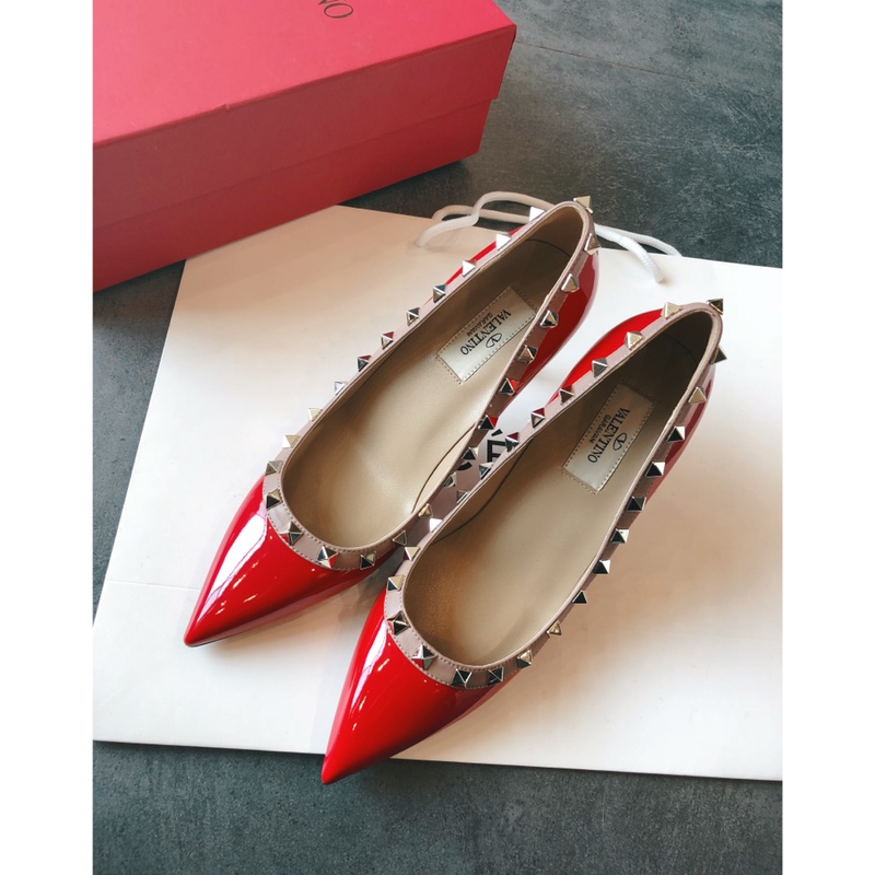 Valentino recommends this studded shoes once launched, the fashion It Girl starry-eyed pursuit