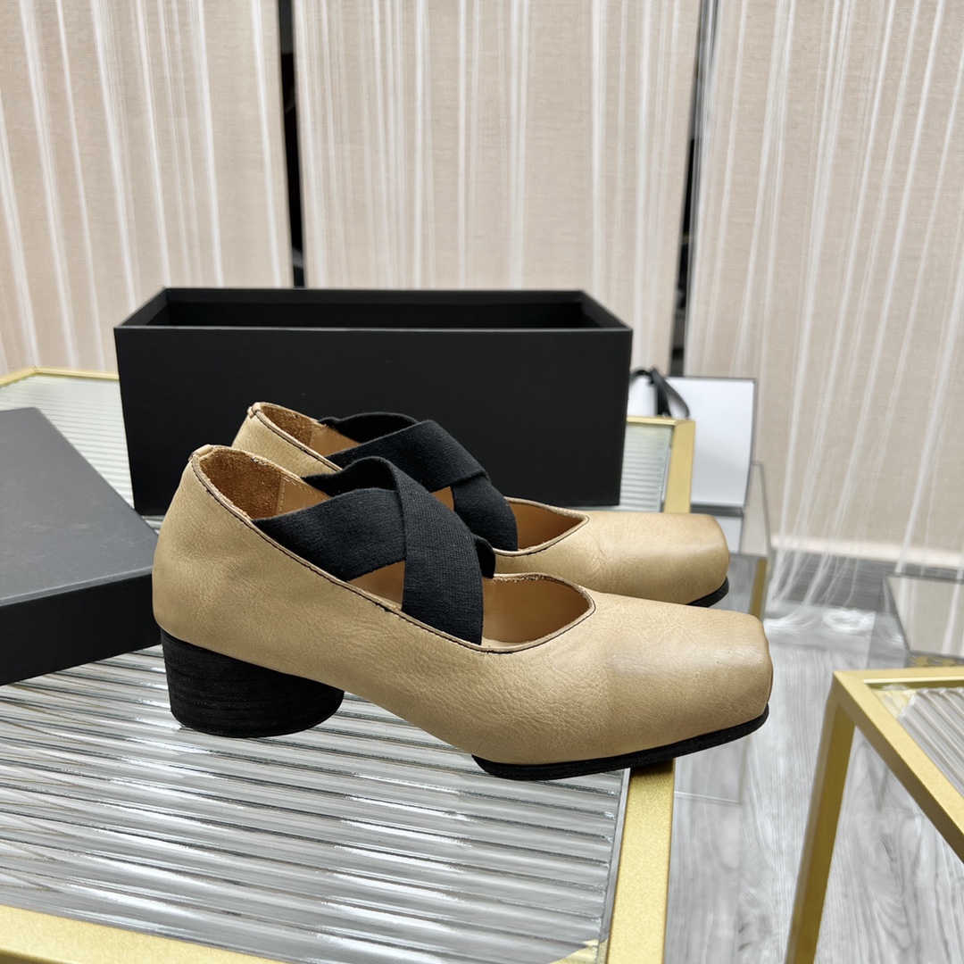 𝐔𝐌𝐀 𝐖𝐀𝐍𝐆｜𝟐𝟎𝟐𝟑/𝐒𝐒 𝐧𝐞𝐰  UMA WANG classic models retro do old ballet shoes