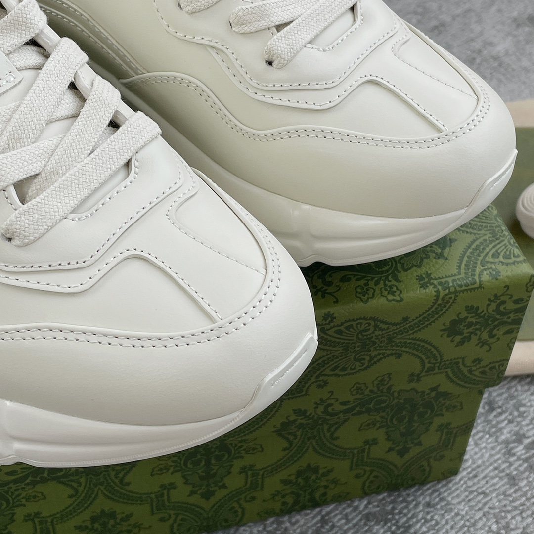 Gucci Pops This collection has a lot of flora and fauna elements Original material