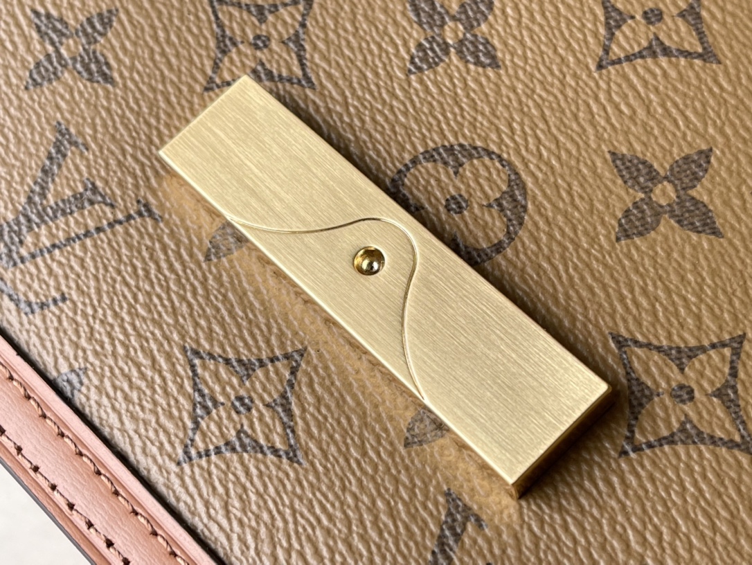 𝐋𝐎𝐔𝐈𝐒 𝐕𝐔𝐈𝐓𝐓𝐎𝐍    M45959