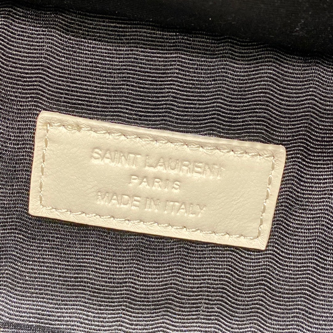 SAINT LAURENT  𝙑𝙖𝙣𝙞𝙩𝙮 𝘾  #669560.JD