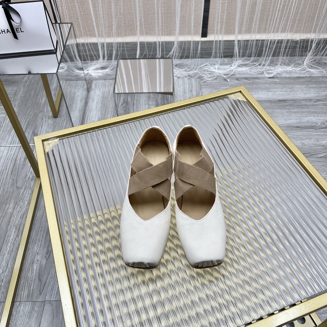 𝐔𝐌𝐀 𝐖𝐀𝐍𝐆｜𝟐𝟎𝟐𝟑/𝐒𝐒 𝐧𝐞𝐰  UMA WANG classic models retro do old ballet shoes