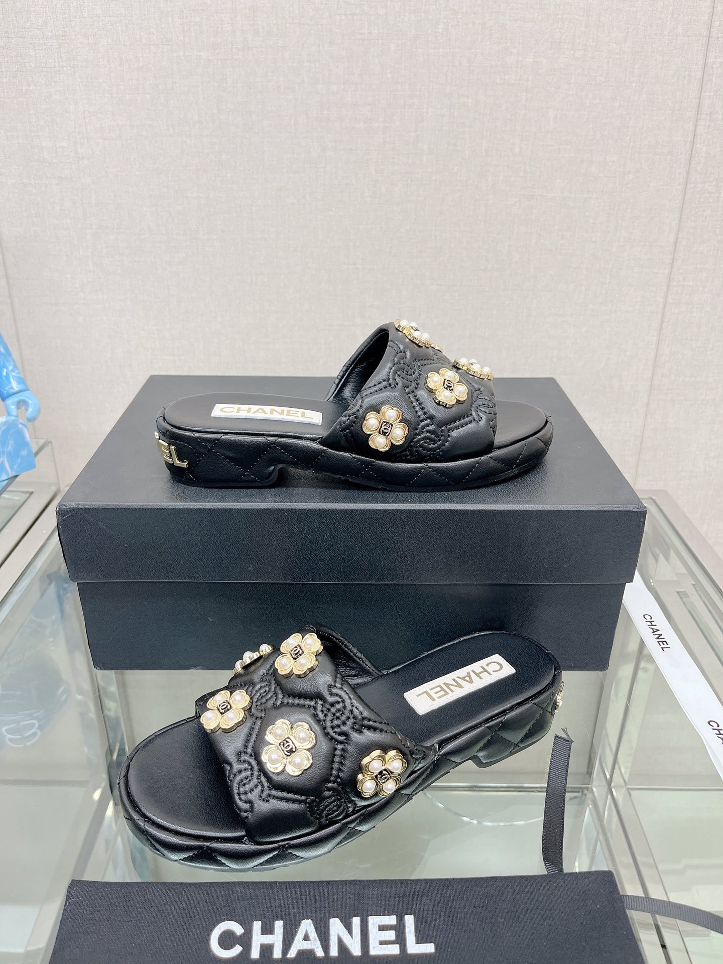CHANEL water table thick bottom pearl flower slippers original rubber sole