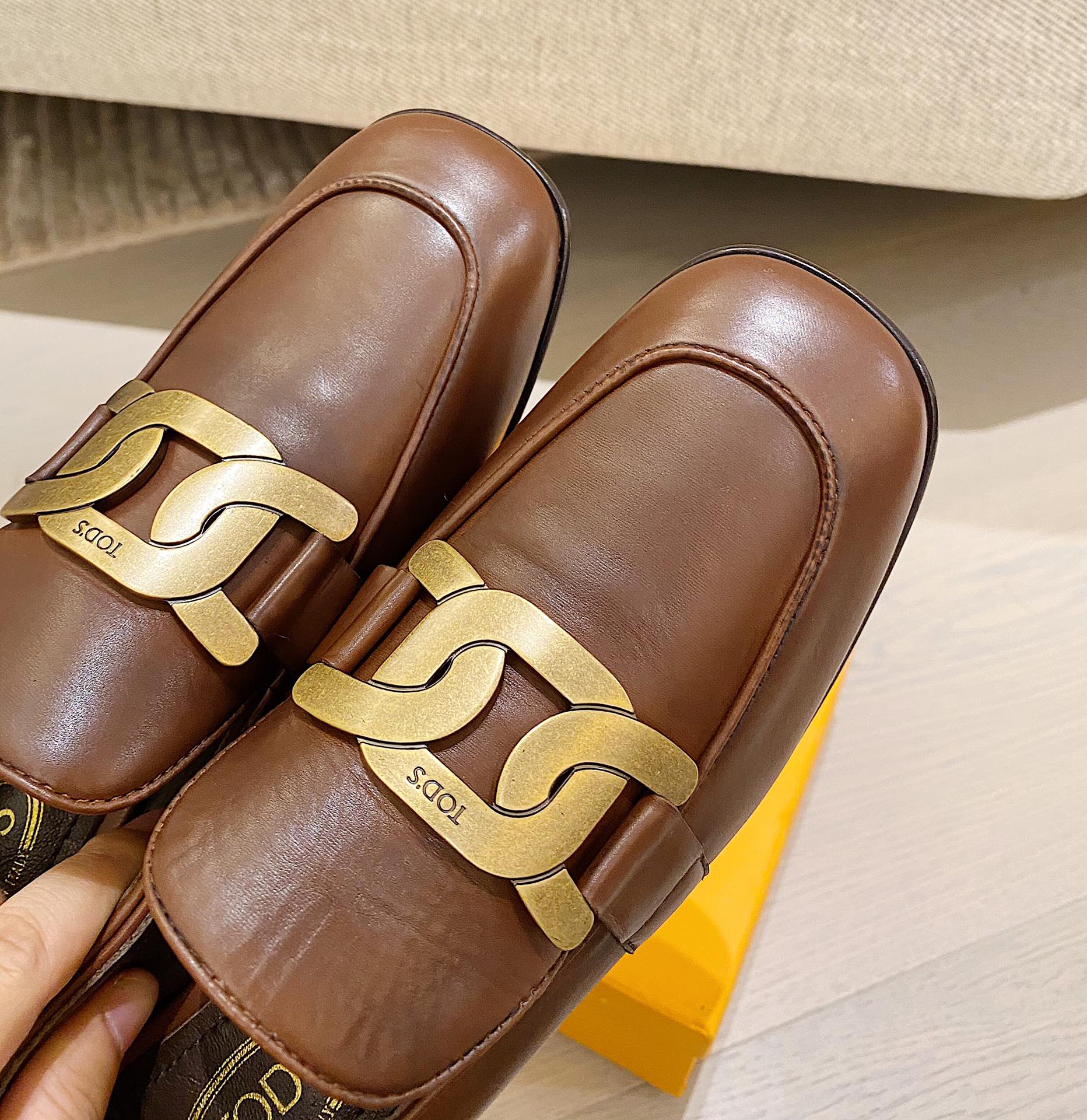 TOD'S 𝙏𝙊𝘿𝙎 2020 autumn and winter new coarse heel twist buckle Le Fu shoes ✔️ coarse heel also arranged on