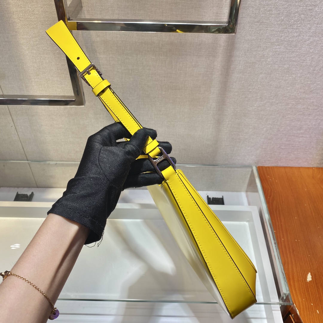 𝐏𝐑𝐀𝐃𝐀  Large Double Shoulder Strap Underarm Bag