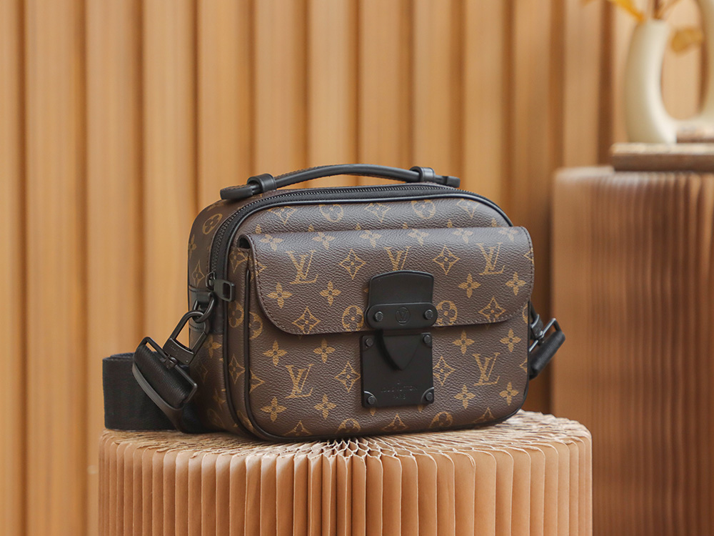 Louis Vuitton 𝐒 𝐋𝐎𝐂𝐊 messenger bag M45806