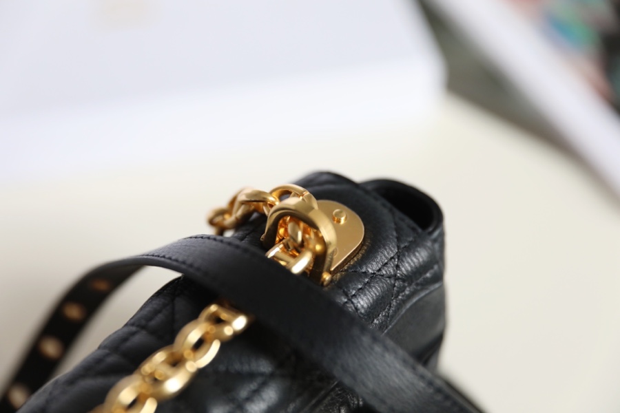 [DlOR CARO] Black soft cow leather rattan check DR-081