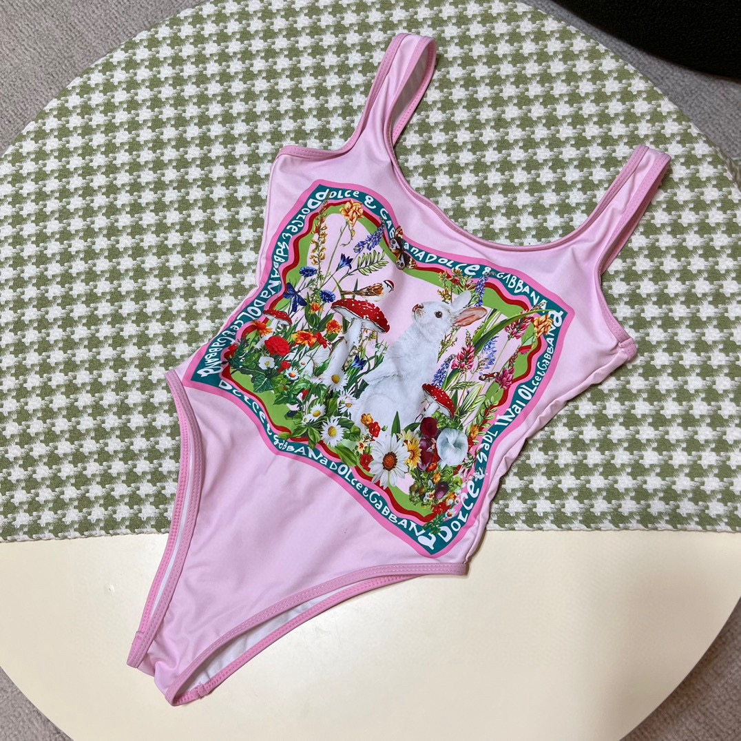 DG new one-piece swimsuit