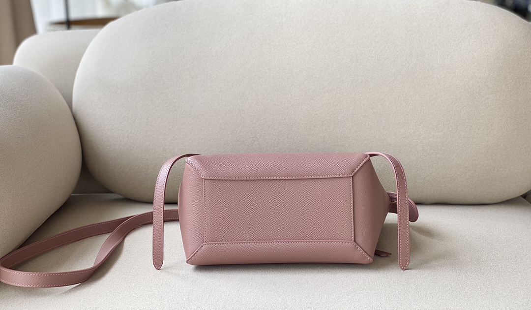 𝐂𝐞𝐥𝐢𝐧𝐞 BELT MICRO BAG in grained calfskin