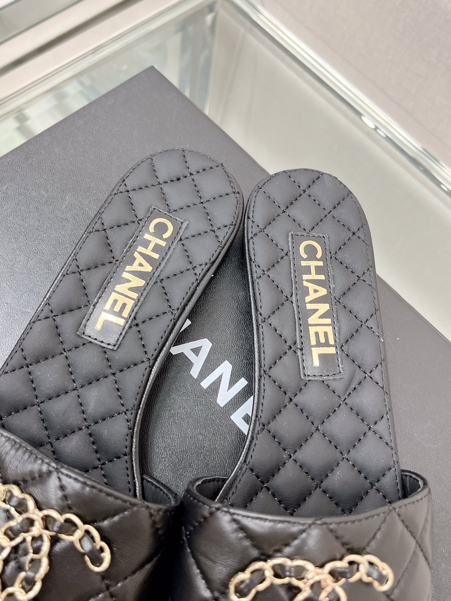 CHANEL 23Ss new diamond check chain double C buckle metal heel slippers sheepskin lining