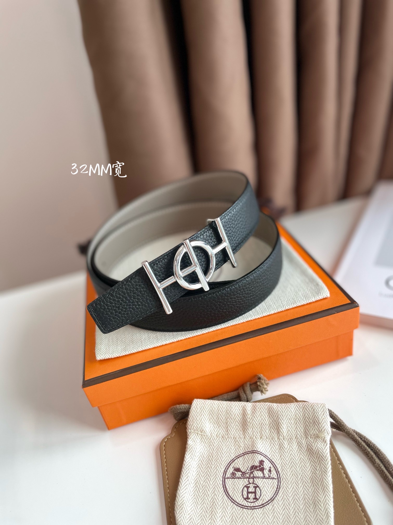 Hermes  ULYSSE BELT BUCKLE & REVERSIBLE LEATHER STRAP