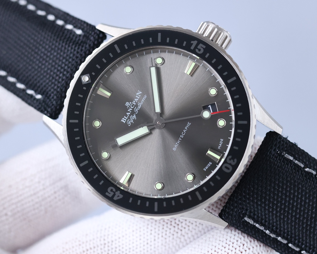 Blancpain - This functional watch comes from the classic Blancpain collection