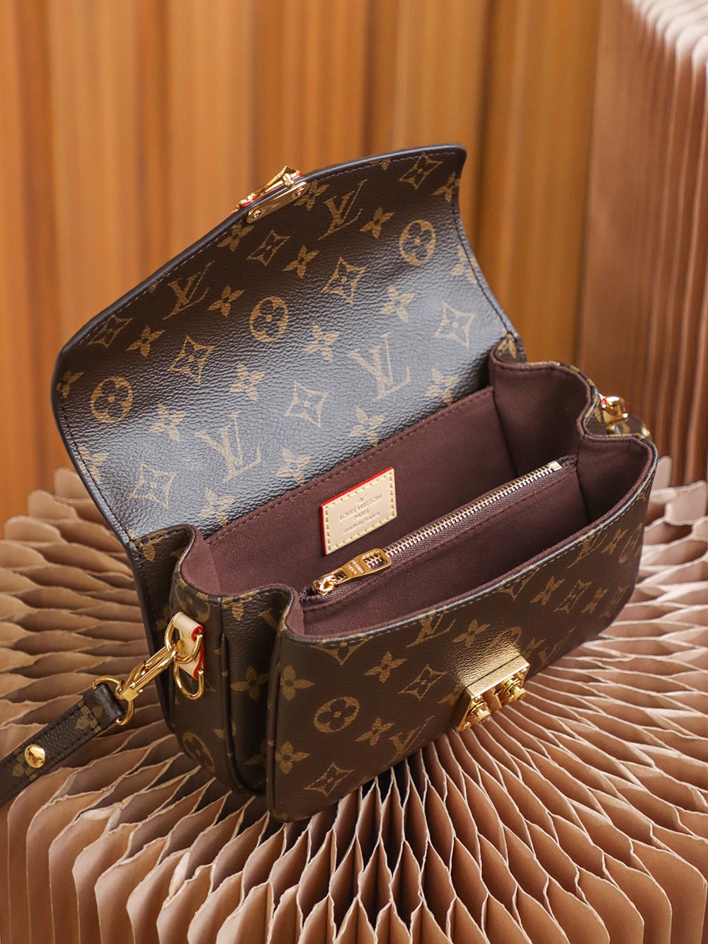 Louis Vuitton 𝐋𝐎𝐎𝐏 𝐇𝐎𝐁𝐎 catwalk style #M46311#mini postman