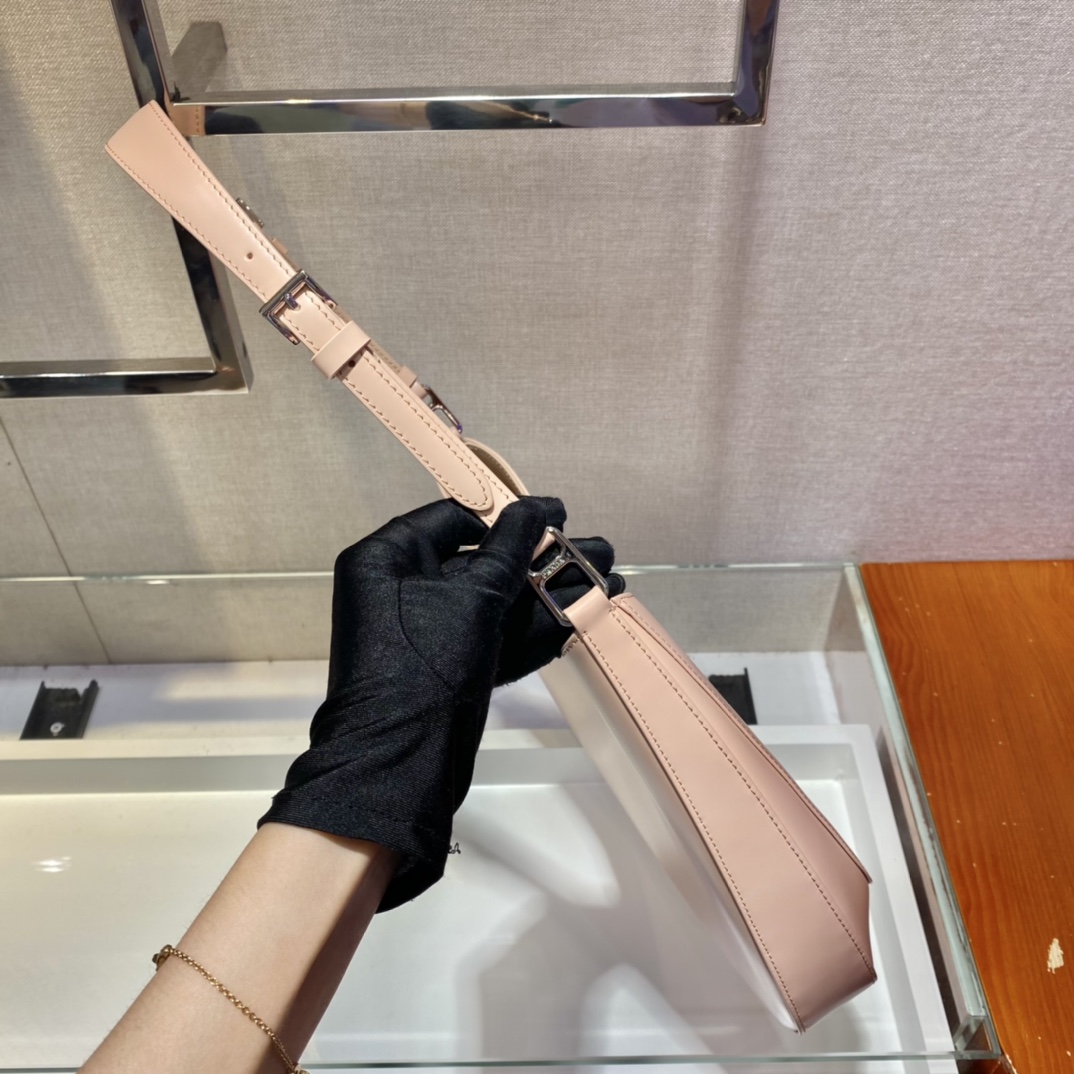 𝐏𝐑𝐀𝐃𝐀  Large Double Shoulder Strap Underarm Bag