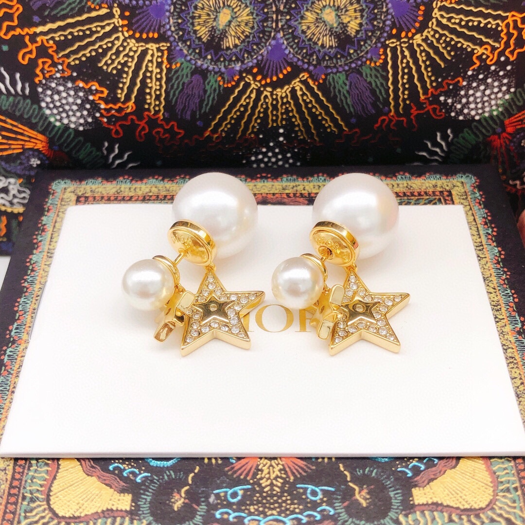 Dior star 🌟 diamond size pearl earrings