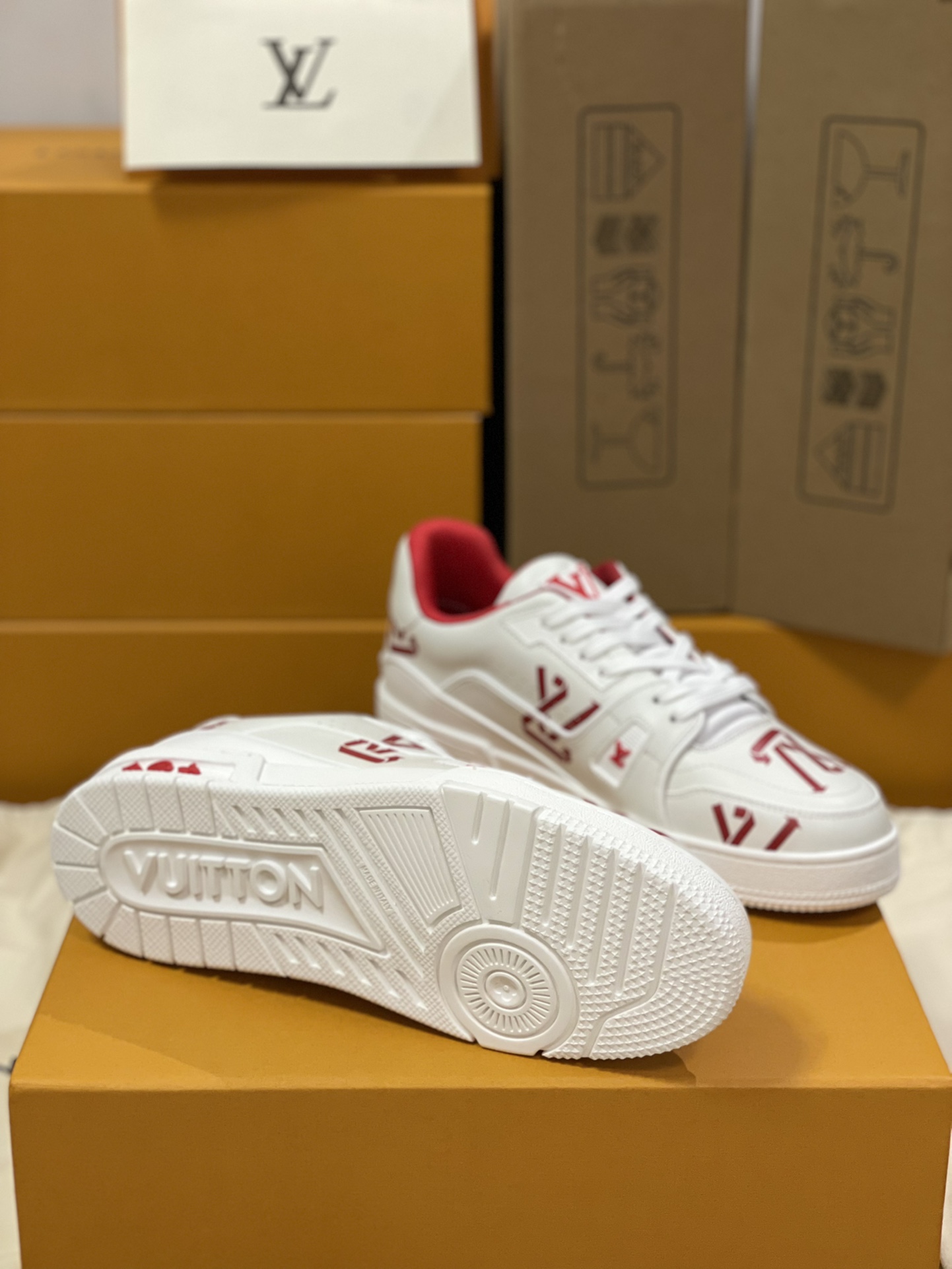 Louis Vuitton Trainer Sneakers Couple Style 1AAGXF