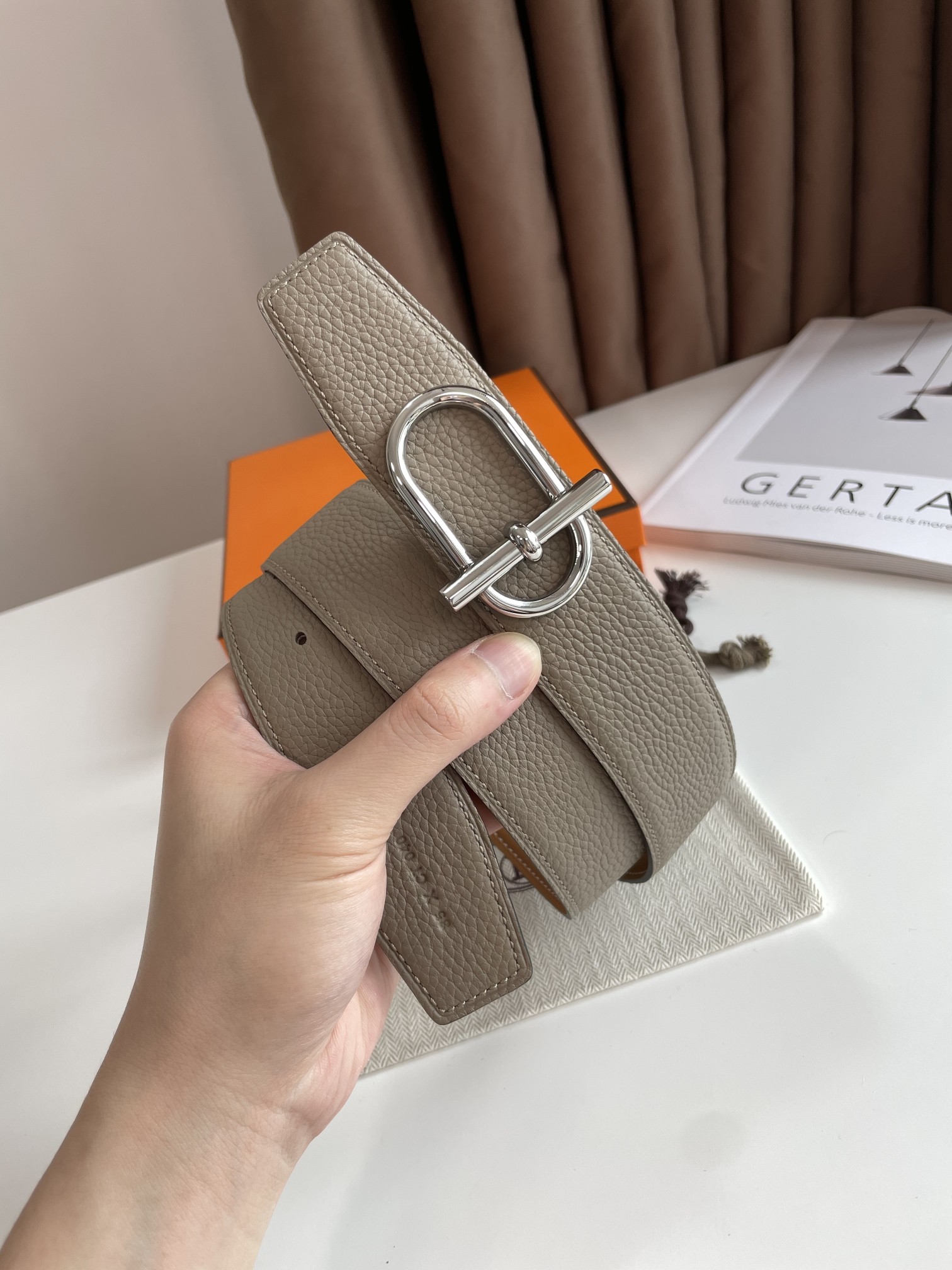 Hermes  ITHAQUE BELT BUCKLE & REVERSIBLE LEATHER STRAP