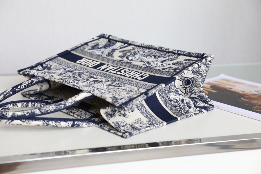 DIOR TOTE Blue Tiger