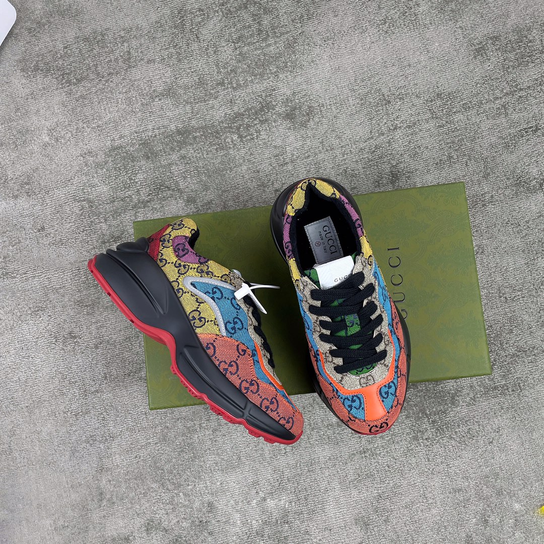 Gucci Pops This collection has a lot of flora and fauna elements Original material