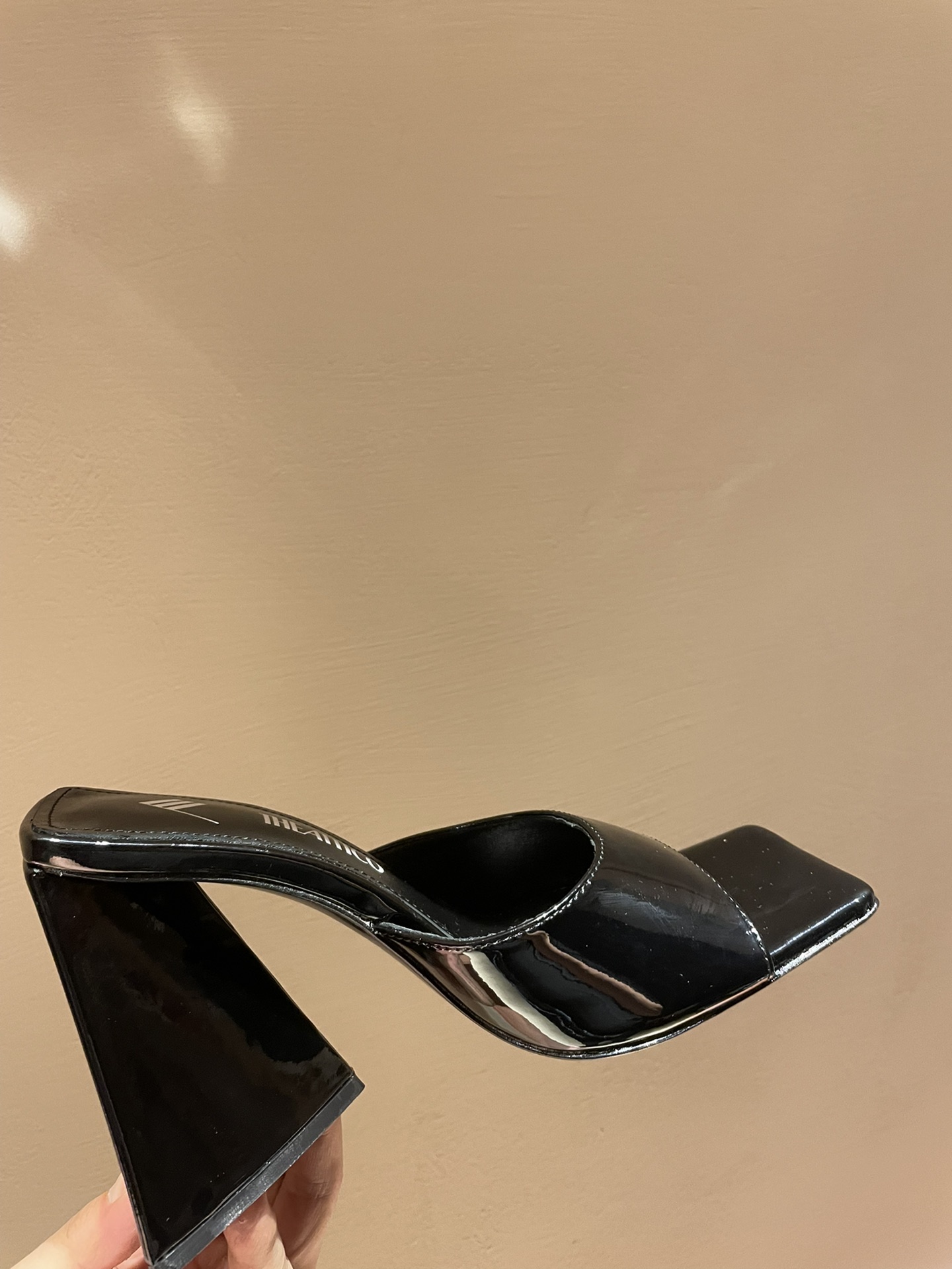 TheAttico | 𝟐𝟎𝟐𝟐𝟐/𝐒𝐒 𝐧𝐞𝐰 Spring/Summer 2021 collection The Attico personality triangle heel high heel sandals