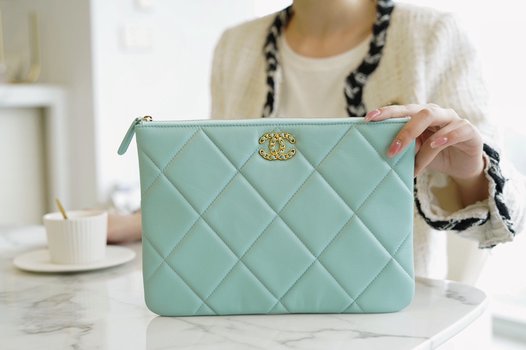 𝗖𝗛𝗔𝗘𝗡𝗟✦ Classic 19 Collection Imported Channel Special Lambskin🐑 Carry-on Clutch Tiffany Blue