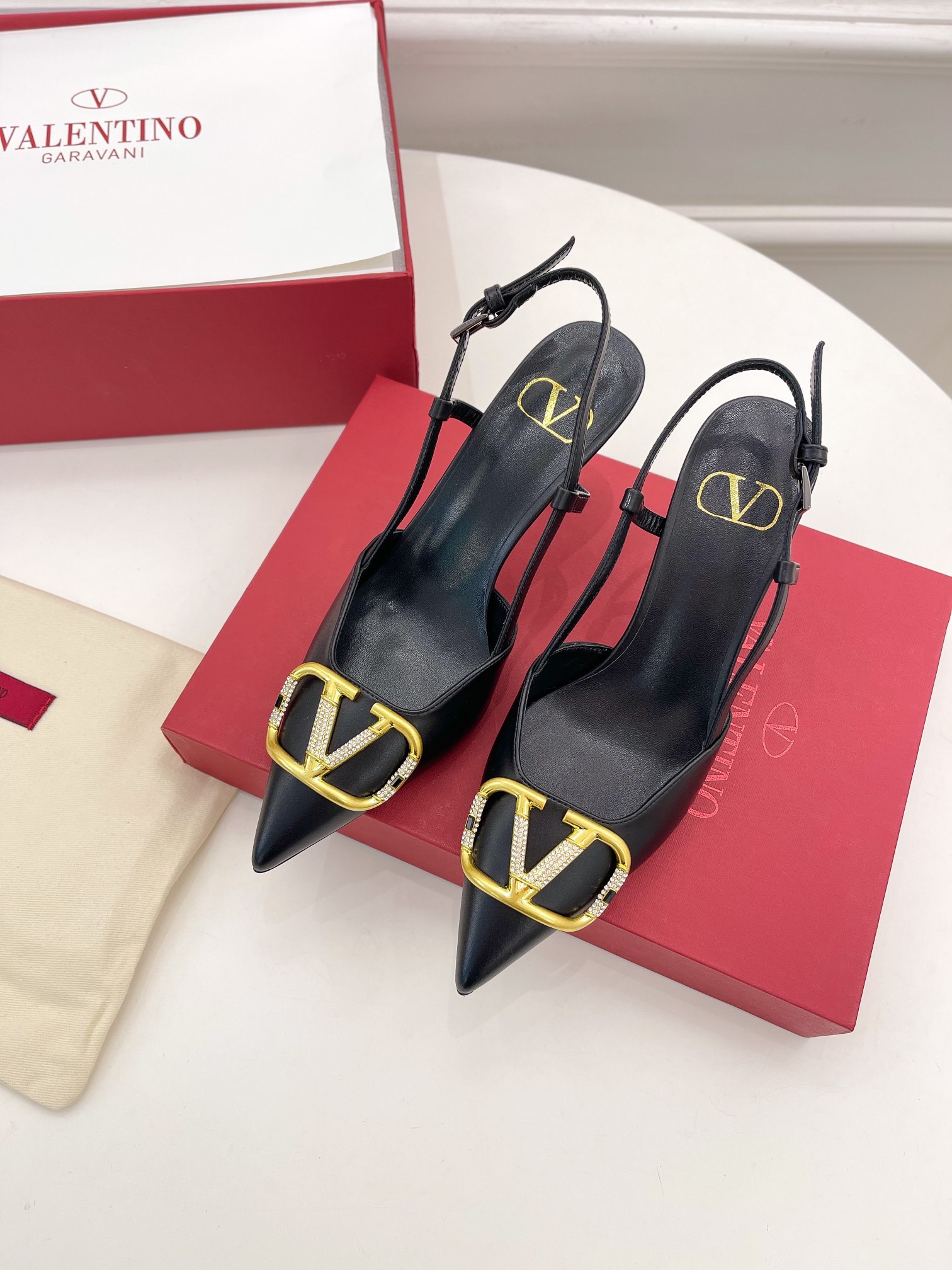 【Valentino】𝟐𝟎𝟐𝟏/𝐒𝐒 𝐧𝐞𝐰 Valentino 2022 spring and summer new large V diamond buckle high heels on the new