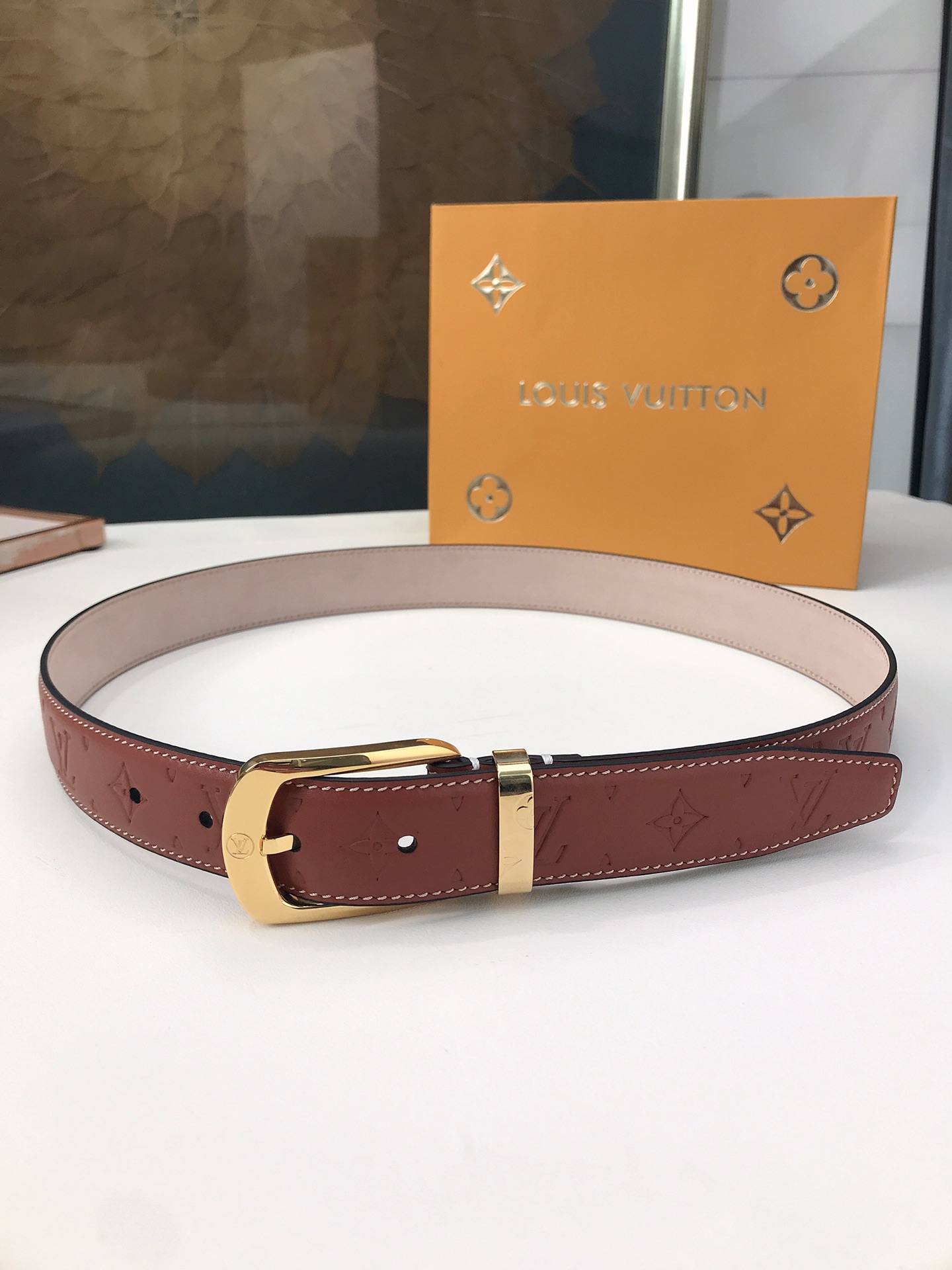 LOUIS VUITTO belt is double-sided with Italian original custom imported cowhide embossing