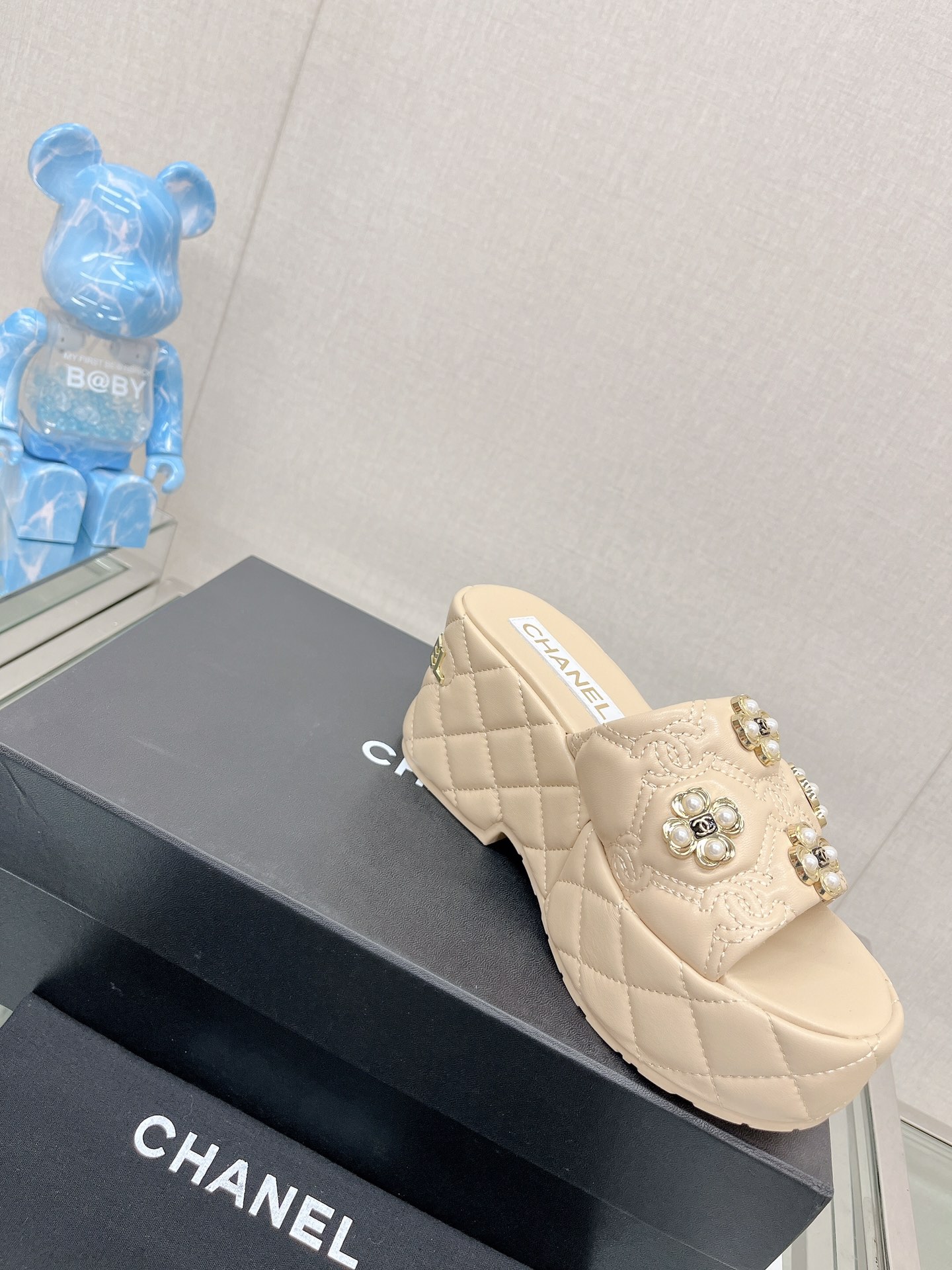 CHANEL water table thick bottom pearl flower slippers original rubber sole