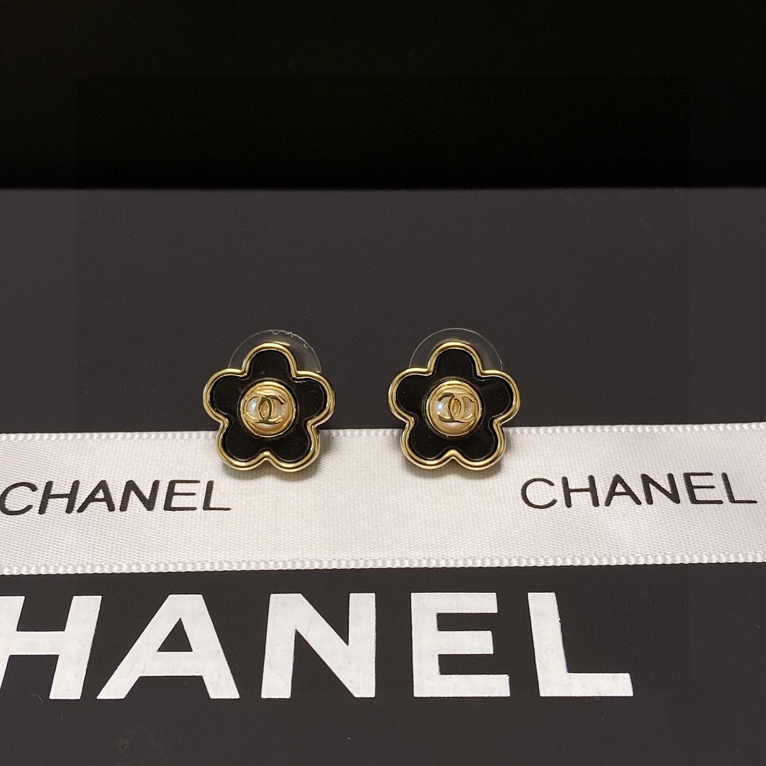 CHANEL🇫🇷Xiaoxiang earrings