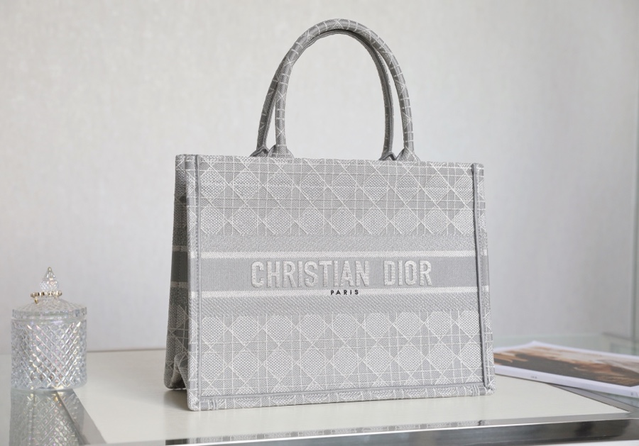DIOR TOTE embroidered vine check grey