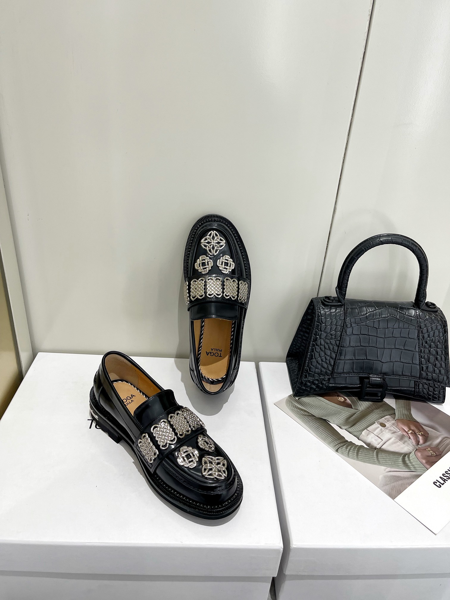 𝐓𝐨𝐠𝐚 𝐏𝐮𝐥𝐥𝐚 ｜𝟐𝟎𝟐𝟐/𝐒𝐒 𝐧𝐞𝐰 Toga Pulla 2022/FW Heavy Crafted Loafers