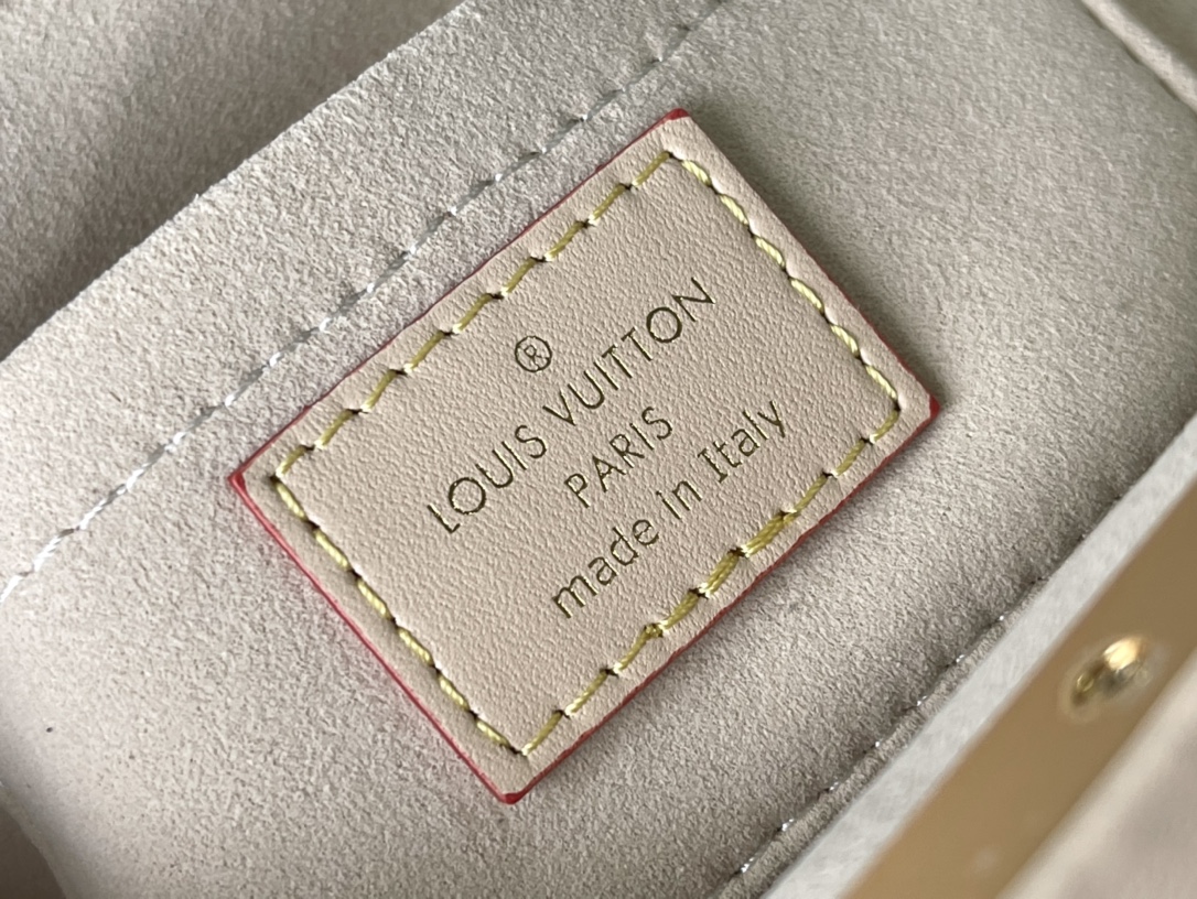 𝐋𝐎𝐔𝐈𝐒 𝐕𝐔𝐈𝐓𝐓𝐎𝐍    M46544