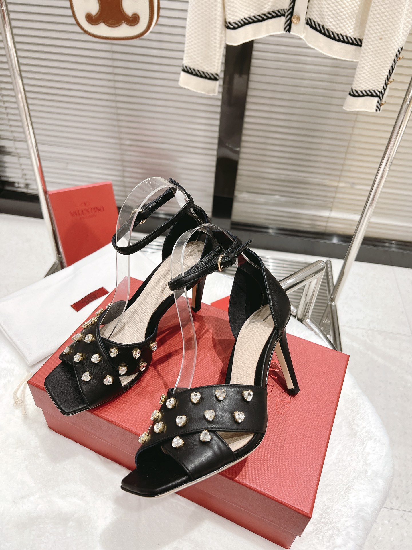 【Valentino】𝟐𝟎𝟐𝟏/𝐒𝐒 𝐧𝐞𝐰  Valentino fabric patent leather lining sheepskin sole cowhide