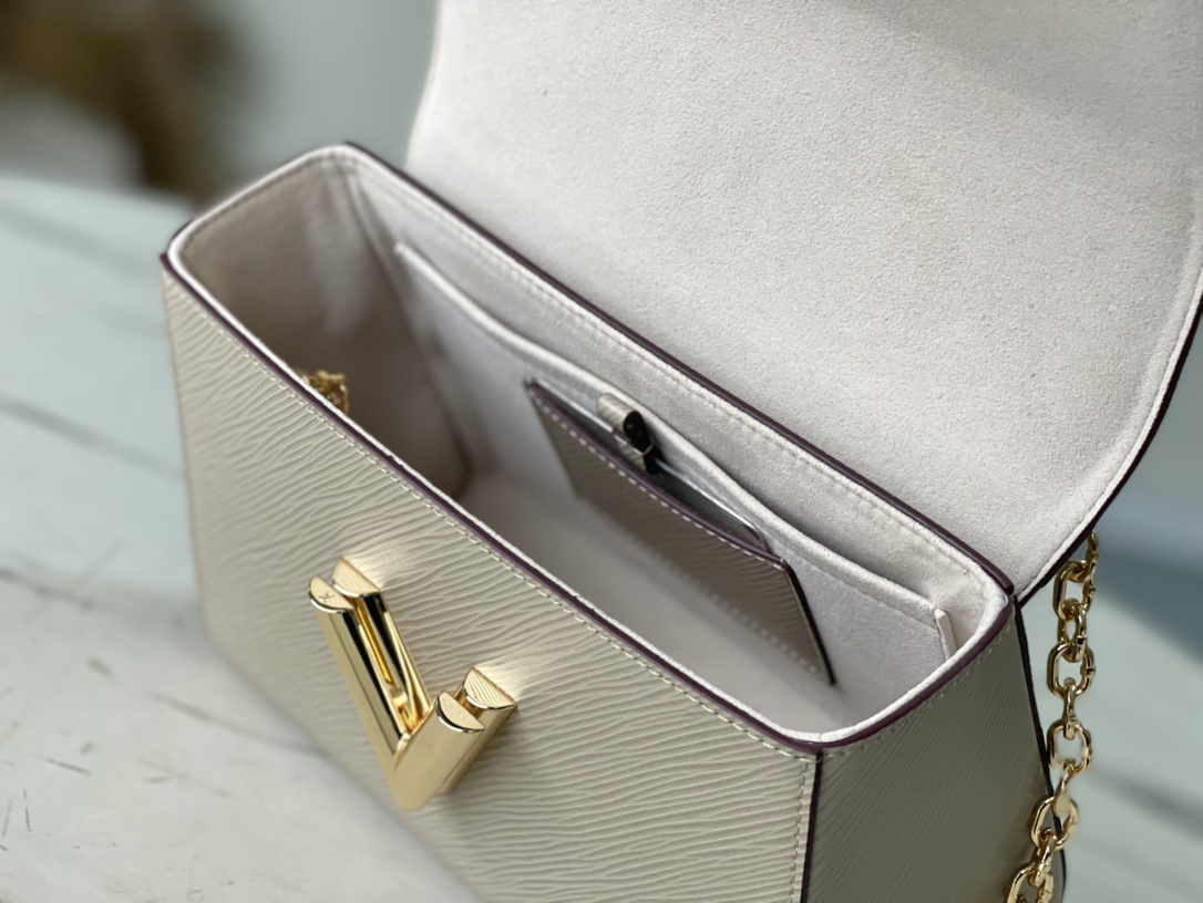 𝐋𝐎𝐔𝐈𝐒 𝐕𝐔𝐈𝐓𝐓𝐎𝐍   M21112