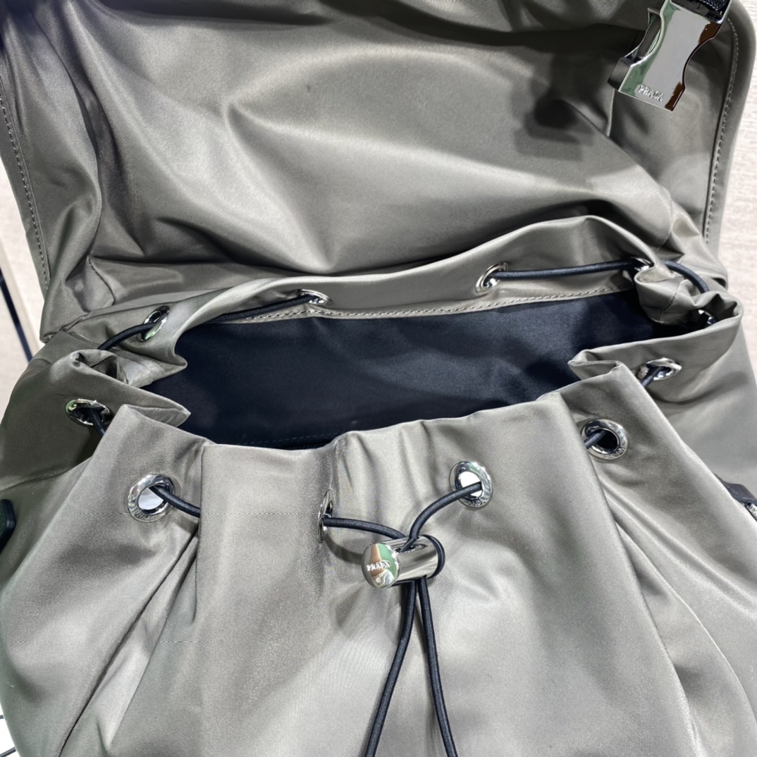 𝐏𝐑𝐀𝐃𝐀 New hiking bag 2VZ090