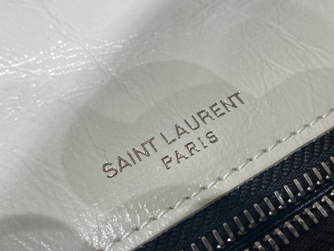 SAINT LAURENT  𝐍𝐢𝐤𝐢 28𝐜𝐦 #633158