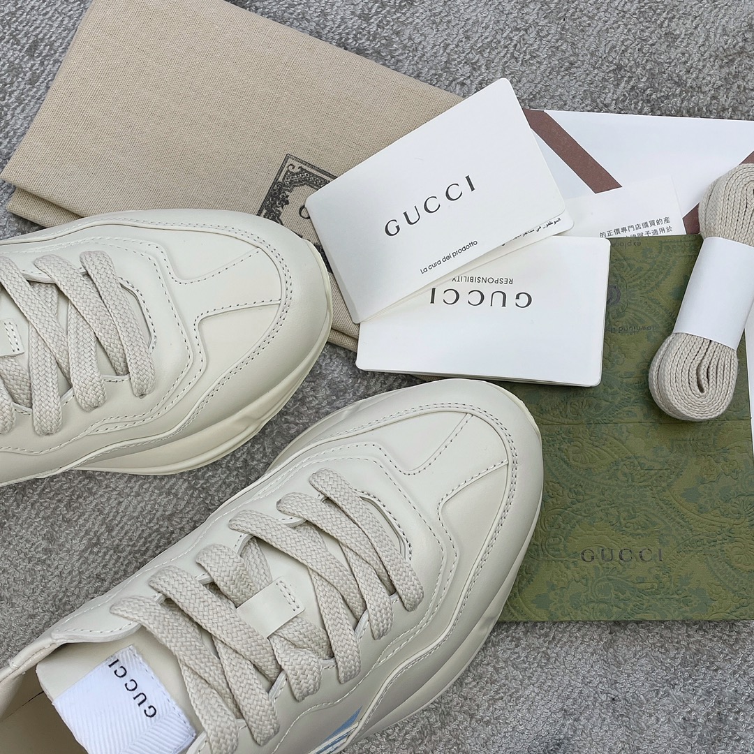 Gucci Pops This collection has a lot of flora and fauna elements Original material