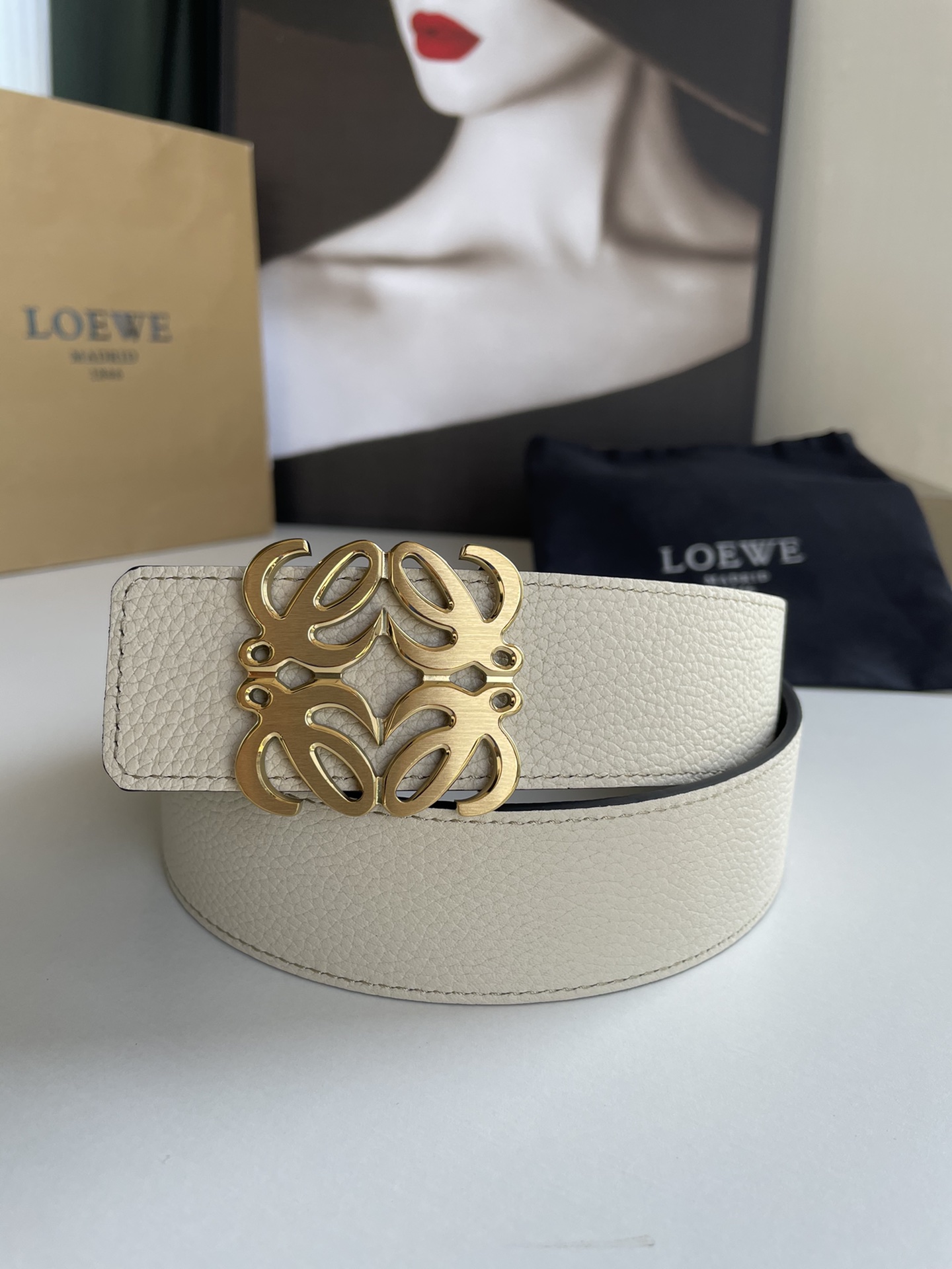 LOEVE stainless steel logo pattern metal buckle with top layer cowhide reversible