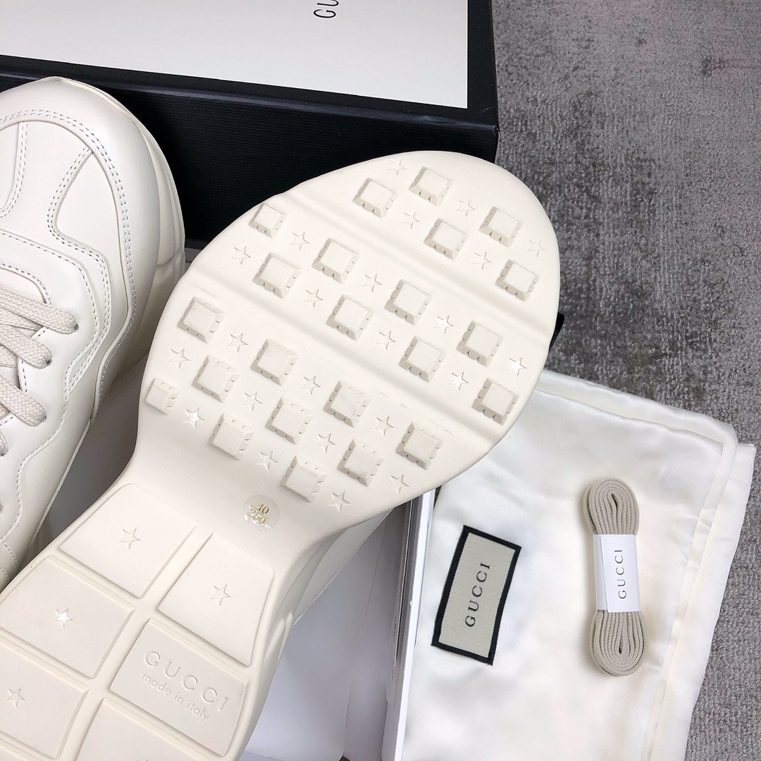 Gucci Pops This collection has a lot of flora and fauna elements Original material