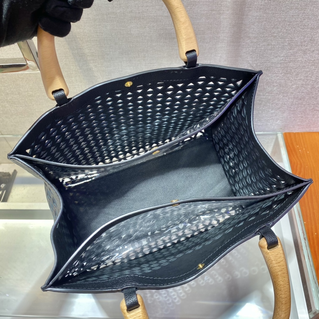 𝐏𝐑𝐀𝐃𝐀 Skeleton tote bag 1BG405