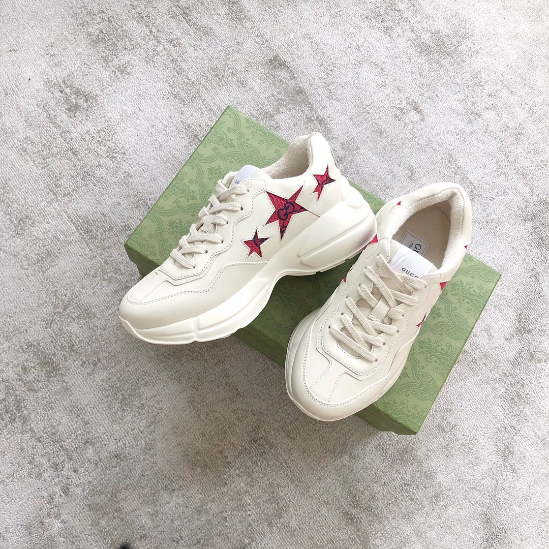 Gucci Pops This collection has a lot of flora and fauna elements Original material