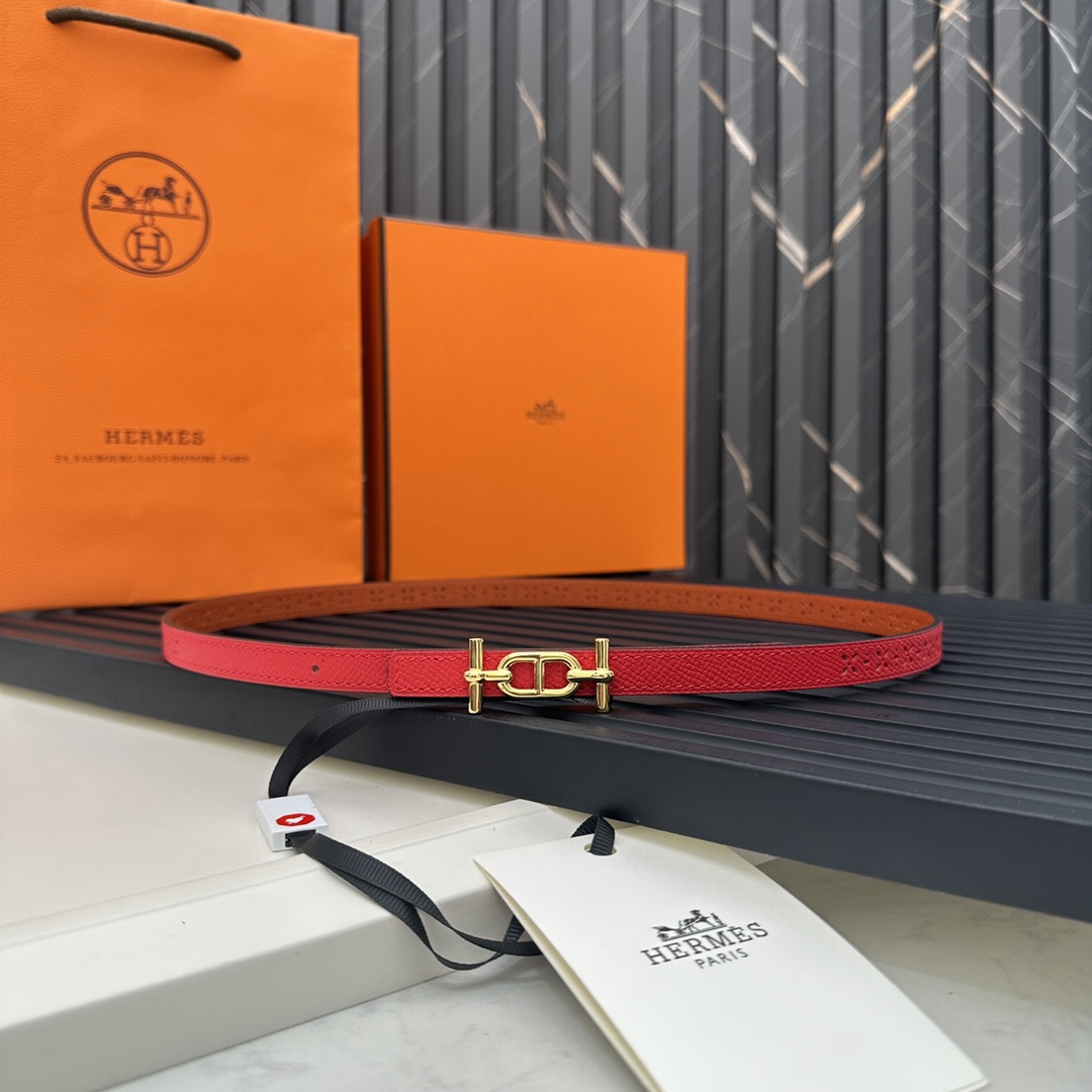 Reversible belt in Hermes Swift and perforated Epsom calfskin