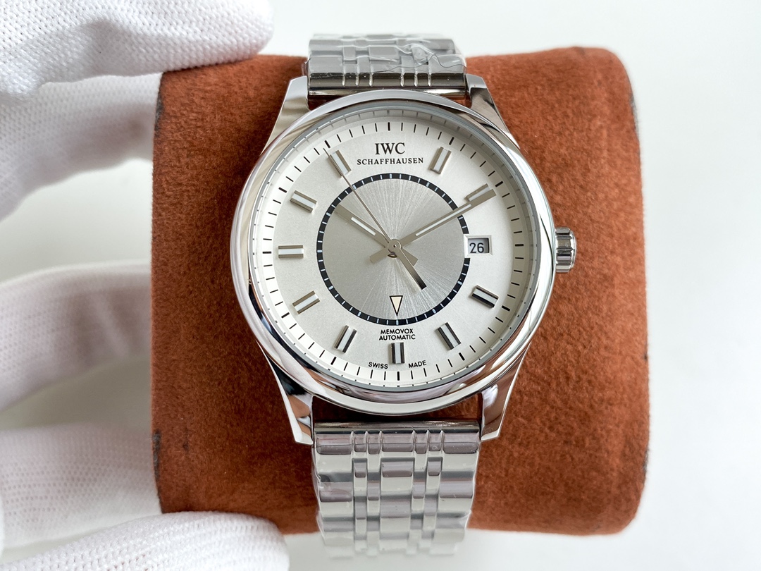 IWC- Fine men's watches, classic big three hands design, exquisite skills